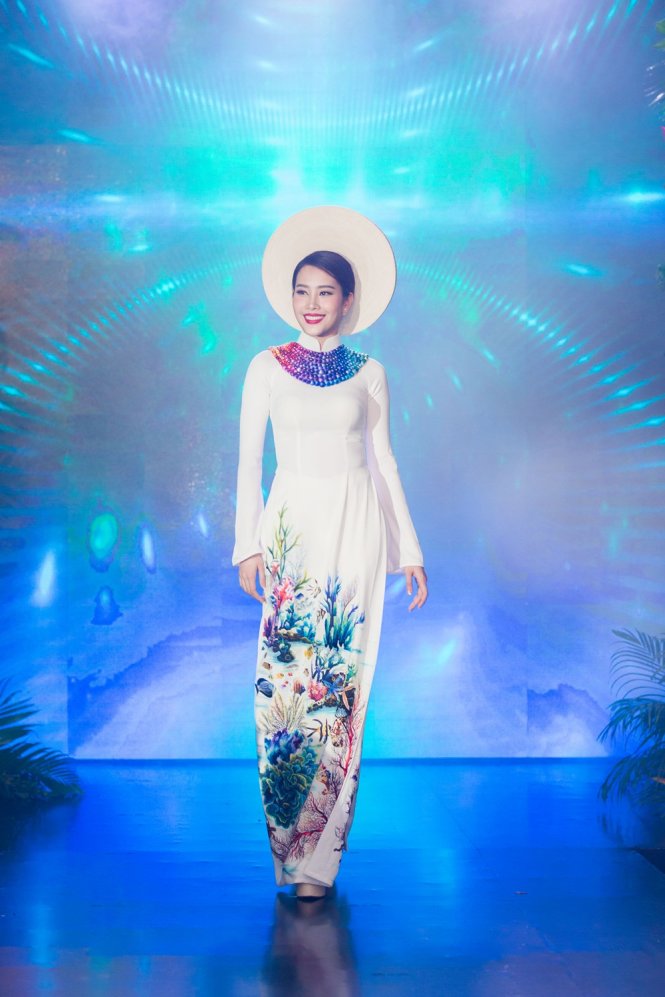 [-]Nam[-]Em[-]mang[-]dự[-]án[-]bảo[-]vệ[-]san[-]hô[-]đến[-]Miss[-]Earth